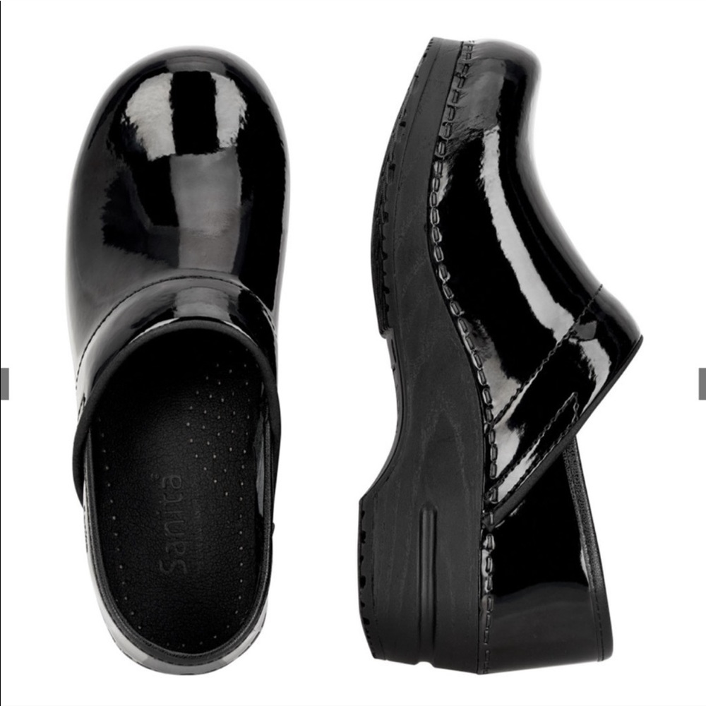 NWOT Sanita 39W black patent leather clogs